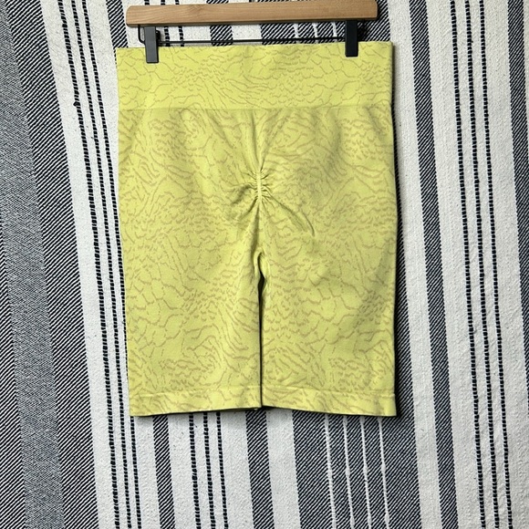 Gymshark Adapt Animal Seamless Shorts - Picture 3 of 4